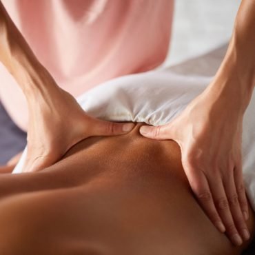 Massage crânien relaxant dans un spa à Guéliz